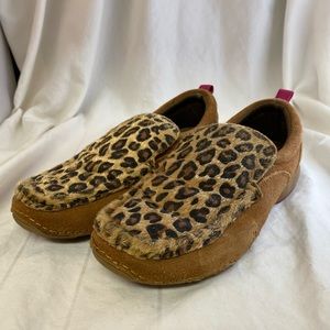 Roper Size 8 Leather Cheetah print loafers
